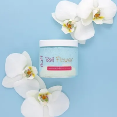 Fluff Bali Flower Body Scrub (Peeling do ciała o zapachu balijskiego kwiatu)