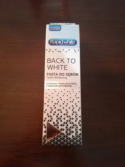 Rapid White Back to White Teeth Whitening Toothpaste (Pasta do zębów z węglem aktywnym o działaniu czyszczącym i wybielającym)