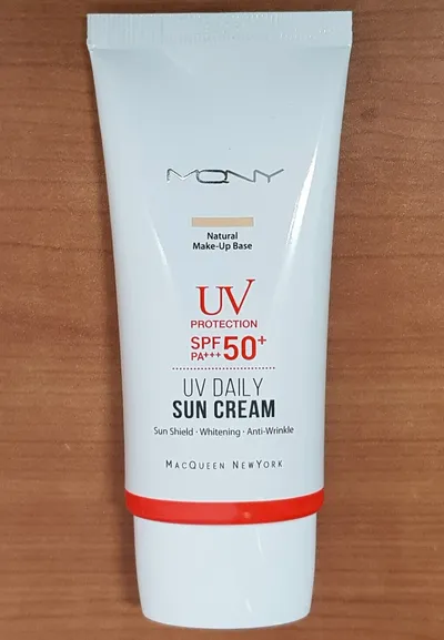 Alexander McQueen Daily Sun Cream SPF50+ PA+++ 50g (Natural make-up base) (Krem UV - naturalna baza pod makijaż SPF50+ PA+++)