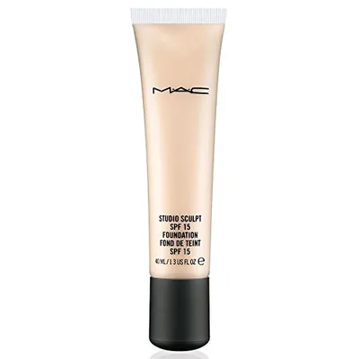 M.A.C. Studio Sculpt SPF 15 (Podkład satynowy SPF 15)