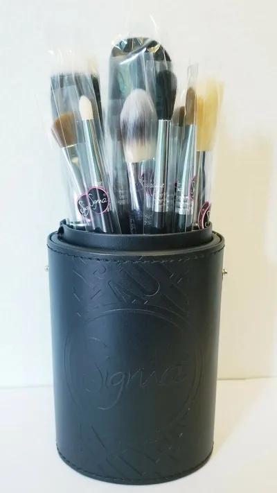 Sigma Makeup Make Me Classy Essential Kit 12 Professional Brush Collection + Case (Zestaw 12 pędzli i etui na pędzle)