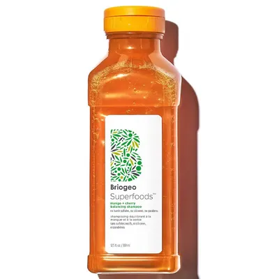 Briogeo Superfoods Mango + Cherry Balancing Shampoo (Szampon regulujący wydzielanie sebum `Mango + wiśnia `)