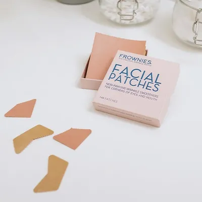 Frownies Facial Patches (Plasterki przeciwzmarszczkowe na zmarszczki nosowo-wargowe i w kącikach oczu)