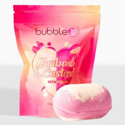 Bubble T Cosmetics Rhubarb & Custard Bath Bomb Fizzer (Musująca kula do kąpieli o zapachu rabarbaru i kremu angielskiego)