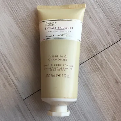 Baylis & Harding Royale Bouquet Limited Edition,  Verbena & Chamomile Hand & Body Lotion (Balsam do rąk i ciała)
