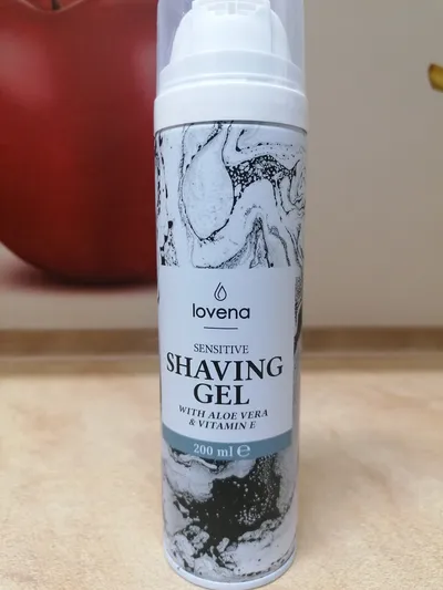 Lovena Sensitive Shaving Gel with Aloe Vera & Vitamin E (Żel do golenia)
