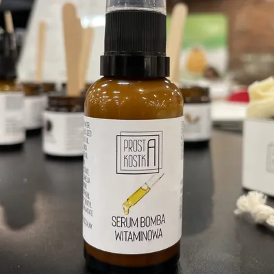 Prosta kostka Serum `Bomba witaminowa`