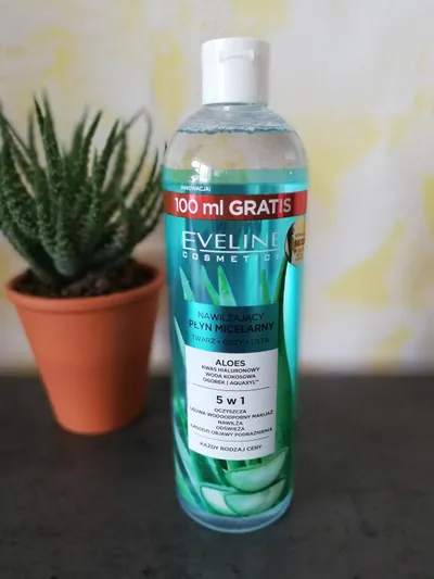 Eveline Cosmetics Nawilżający płyn micelarny 5w1  `Aloes`