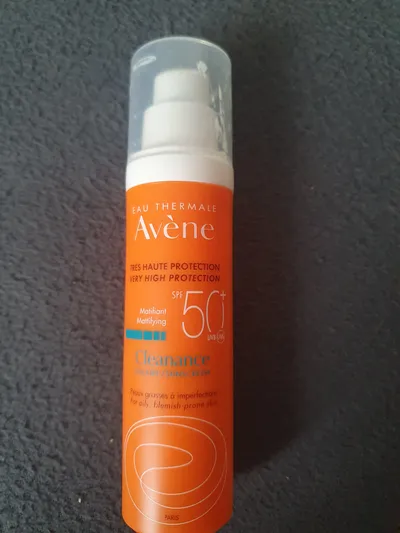 Eau Thermale Avène Cleanance, SPF 50+ Mattifying Sunscreen (Emulsja do skóry trądzikowej z ultrawysoką ochroną UV (nowa wersja))