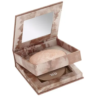 Urban Decay Naked, Illuminated Shimmering Powder for Face and Body (Rozświetlający puder do twarzy i ciała)