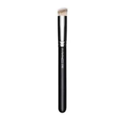 M.A.C. 270S Synthetic Mini Rounded Slant Brush (Pędzel do korektora)