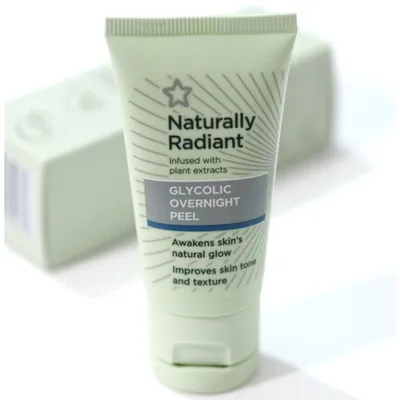 Superdrug Naturally Radiant Glycolic Overnight Peel (Rozświetlający peeling na noc z kwasem glikolowym)