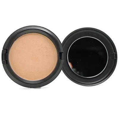M.A.C. Iridescent Powder / Pressed (Prasowany puder rozświetlający)