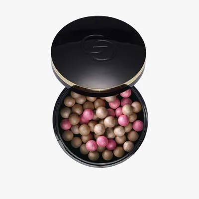 Oriflame Giordani Gold, Pearl Powder with Serum (Puder w perełkach z serum)
