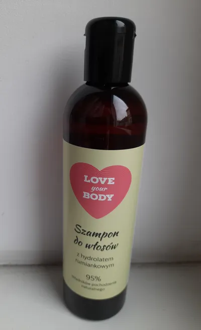 Love Your Body Szampon do włosów z hydrolatem rumiankowym