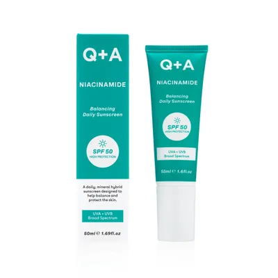 Q+A Niacinamide Balancing Daily Sunscreen SPF50 (Równoważący krem przeciwsłoneczny z niacynamidem)