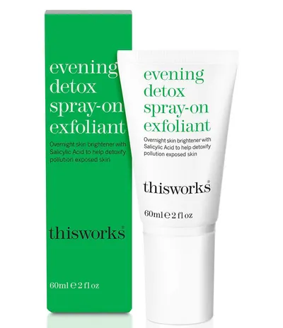 This Works Evening Detox Spray on Exfoliant (Peeling w sprayu)