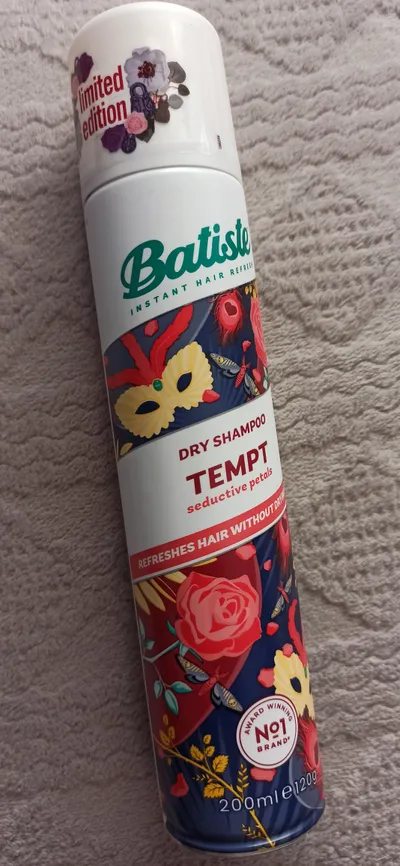 Batiste Tempt Seductive Petals Dry Shampoo (Suchy szampon do włosów `Różano - orientalna pokusa`)
