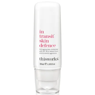 This Works In Transit Skin Defence (Nawilżający krem ochronny SPF30)