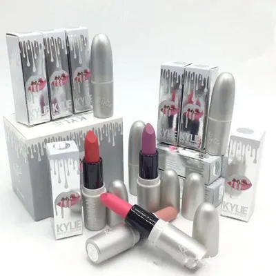 Kylie Cosmetics Silver Collection, Lipstick (Kryjąca szminka do ust)