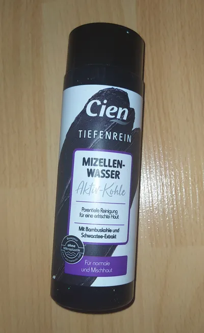 Cien Mizellenwasser Aktiv-Kohle (Płyn micelarny z aktywnym węglem i ekstraktem z czarnej herbaty)
