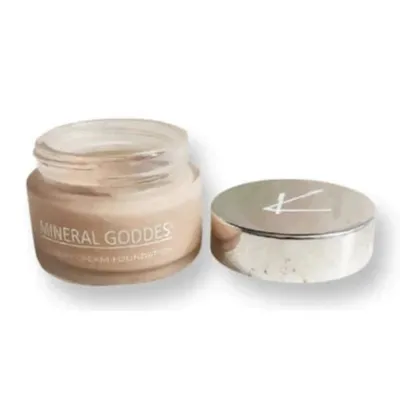 Kylie's Professional Mineral Goddess, Luxury Cream Foundation (Kremowy podkład do twarzy)