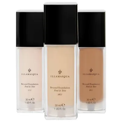 Illamasqua Beyond Foundation (Rozświetlający podkład do twarzy)
