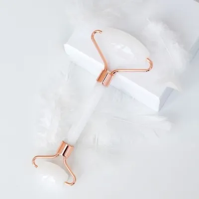 Fluff Face Roller White Jade (Roller do masażu twarzy biały jadeit)