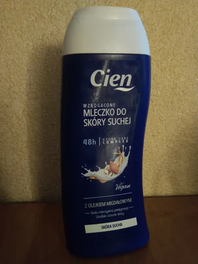 Cien Mleczko do skóry suchej  z olejkiem migdałowym