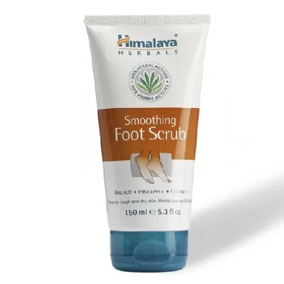 Himalaya Herbals Smoothing Foot Scrub with Walnut, Pineapple and Coconut (Wygładzający peeling do stóp z orzechem włoskim, ananasem i kokosem)