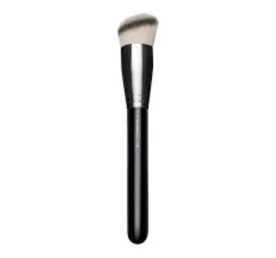 M.A.C. 170 Synthetic Rounded Slant Brush (Pędzel do konturowania)