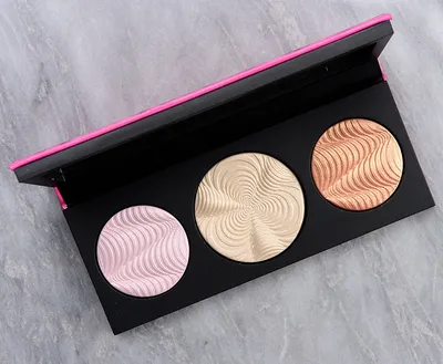 M.A.C. Holiday Colour Collection Step Bright Up Extra Dimension Skinfinish Palette (Paleta rozświetlaczy)