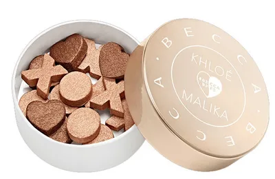 Becca Cosmetics Becca x Khloé Kardashian & Malika Haqq, Glow Letters Highlighter (Rozświetlacz do twarzy)