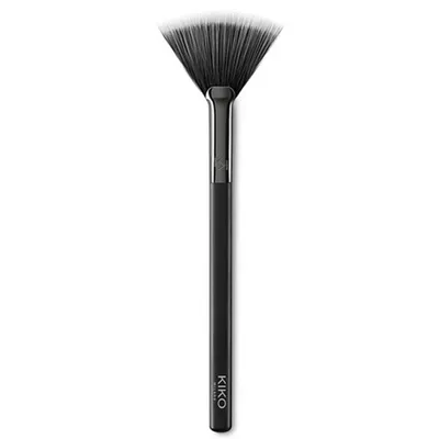 Kiko Milano Powder Fan Brush 12 (Pędzel w kształcie wachlarza do nakładania kosmetyków w pudrze)