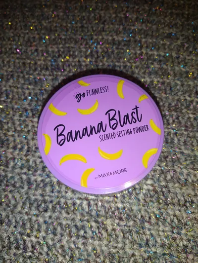 Max & More Banana Blast Go Flawless! Scented Setting Powder (Puder bananowy matujący)