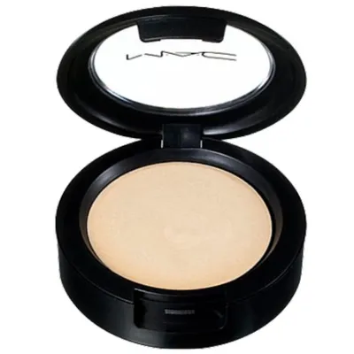 M.A.C. Cream Colour Base (Baza pod podkład/Puder koloryzujący)