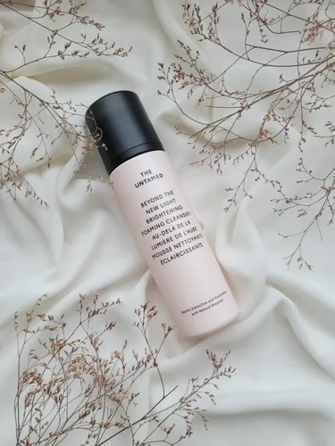 The Untamed Beyond the New Light Brightening Foaming Cleanser (Pianka rozświetlająco- oczyszczająca)
