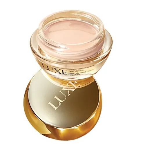 Avon Luxe, Matte Mousse Foundation (Matujący podkład w musie)