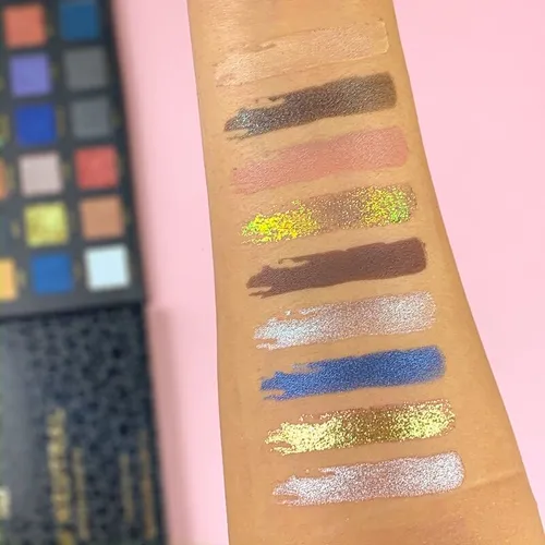 Revolution Pro New Neutral Smoked Eyeshadow Palette (Paleta 18 cieni do powiek) - 3