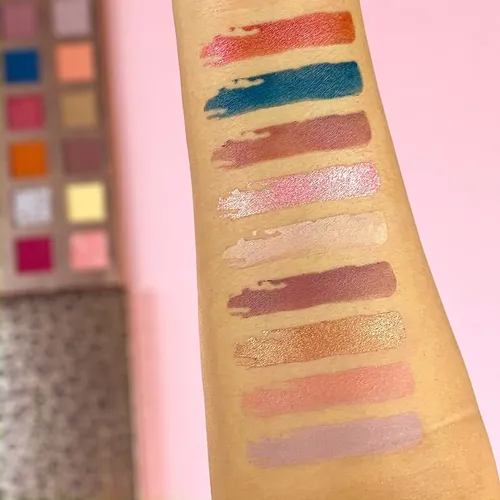 Revolution Pro New Neutral Blushed Eyeshadow Palette (Paleta 18 cieni do powiek) - 3