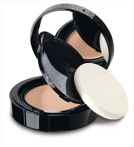Chanel Vitalumiere Aqua, Teint Compact Creme Frais Hydrant [Fresh and Hydrating Cream Compact Makeup SPF15/PA+++] (Podkład w kompakcie)
