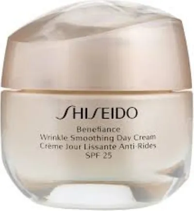 Shiseido Benefiance, Wrinkle Smoothing Day Cream SPF25 (Przeciwzmarszczkowy krem na dzień SPF 25)
