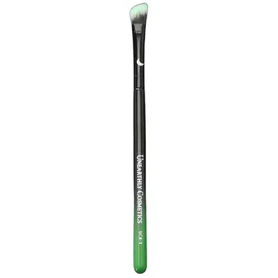 Unearthly Cosmetics Angle Shadow Brush (Skośny pędzel do cieni)