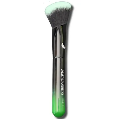 Unearthly Cosmetics Synthetic Angled, Cream Face Brush (Skośny pędzel do róży i bronzerów w kremie)