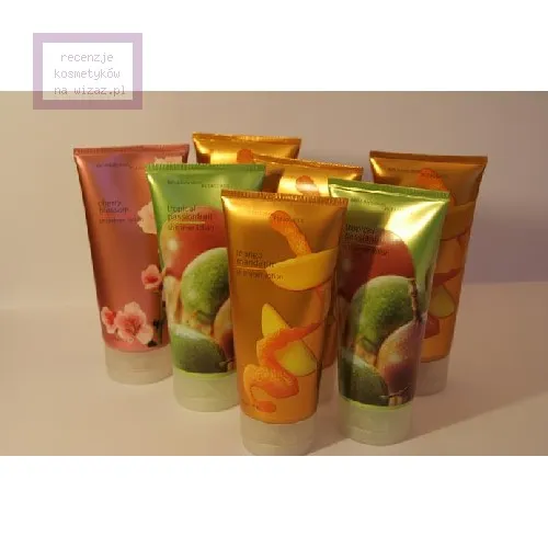 Bath & Body Works Pleasures Collection, Shimmering Body Lotion (Rozświetlający balsam do ciała - różne rodzaje)