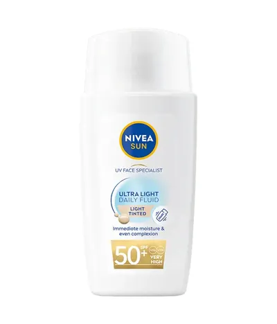 Nivea Sun, UV Face Specialist, Ultra Light Tinted Daily Fluid SPF50+ (Ultralekki fluid do twarzy z pigmentem SPF50+)