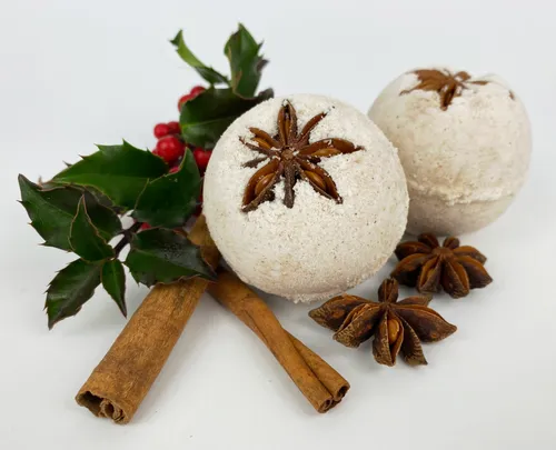 Naturologia Musująca kula do kąpieli o zapachu korzennych przypraw